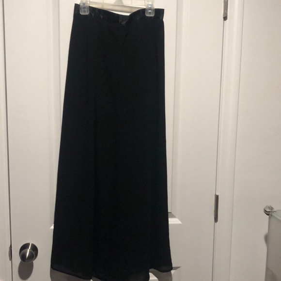 Dresses & Skirts - Maxi skirt